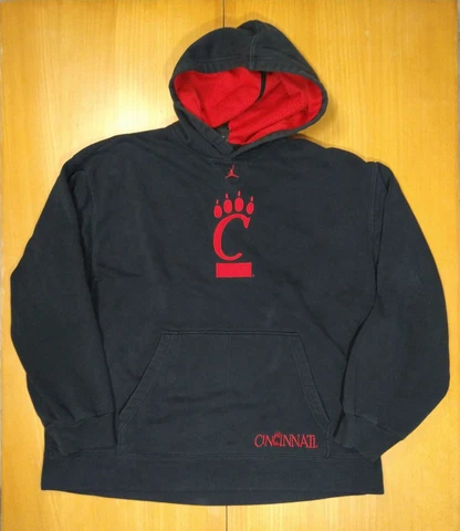 Vintage Nike Air Jordan XL Black Cincinnati Bearcats Pullover Hoodie Sweatshirt Cover