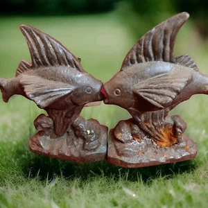 ANTIQUE SOLID CAST IRON Kissing FISH ART STATUE SCULPTURE WEIGHT BOOKENDS - Picture 1 of 11