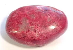 RED THULITE TUMBLESTONE - NORWAY 3.7 x 2.3 cms  26.49 gms ABUSE, NEGLIGENCE #2 - Picture 1 of 4