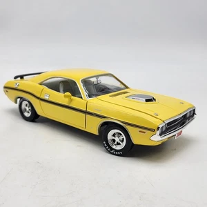 Johnny Lightning 1/24 Muscle Cars 1970 Dodge Challenger R/T Yellow Loose - Picture 1 of 13