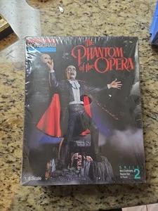 Neu im Karton Revell Monogram Das Phantom der Oper Modellbausatz KOSTENLOSER VERSAND  - Bild 1 von 5