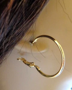 SMALL HOOPS 1 INCH SIMPLE THIN HOOP EARRINGS GOLD OR SILVER TONE HOOP EARRINGS - Picture 1 of 6