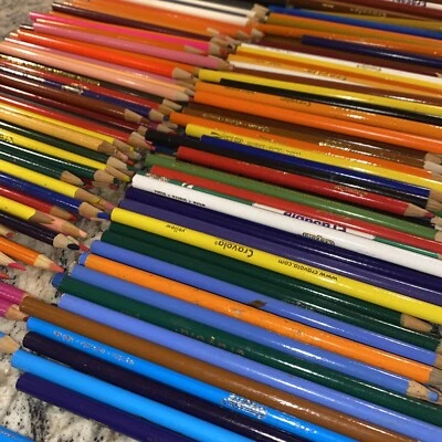 370+ lápices de colores usados en su mayoría Crayola Crazart alguna variedad borrable de colores Foto 1 de 4
