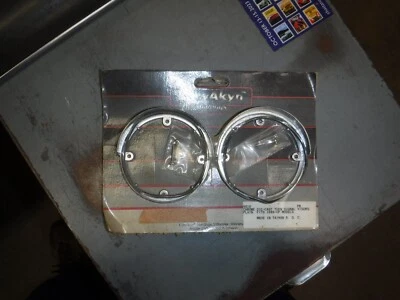 Kuryakyn 9010 Harley Davidson Chrome Plain Turn Signal Visors *NOS* - Image 1 of 3
