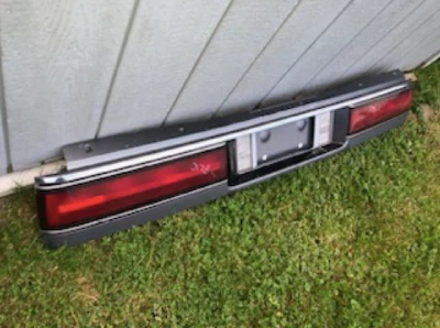 LUZ TRASERA COMPLETA CON PANEL CENTRAL MALETERO 1992-96 LUZ TRASERA BUICK LESABRE Foto 1 de 4