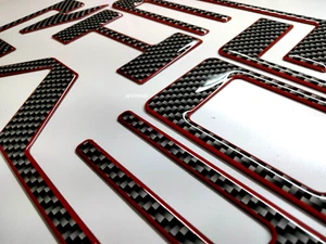 3D CARBONO ROJO CONTORNO ABOVEDADO ELEVADO PORTÓN TRASERO LETRA SE ADAPTA A SILVERAD 2019-2025 - Imagen 1 de 3