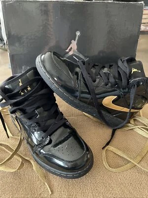 Niñas Air Jordan 1 Phat (GS) Talla 5Y Negro/Dorado Metálico Foto 1 de 4