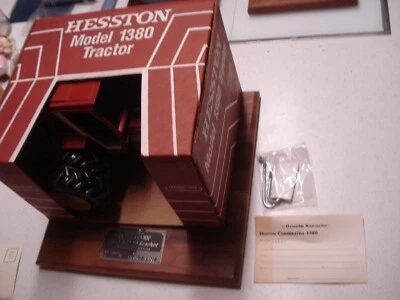 Tractor Hesston 1380 sin usar, en caja edición Lmt Fiat años 80 Foto 1 de 4