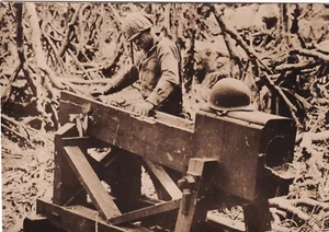 Original Press Photo WW2 US Marine Iwo Jima examines Jap rocket launcher 8.5.45 - Picture 1 of 2