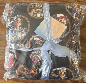 Neu THE OODIE - STRANGER THINGS OODIE - BRANDNEU Erwachsenengröße OOD mit Kissenbezug - Bild 1 von 1