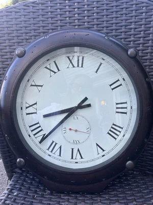 Reloj de Pared Pottery Barn 17 pulgadas Redondo Negro Funciona con Pilas Foto 1 de 4