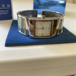 Orologio da polso Avon Watery Colors 2007 NOS necessita di batteria nuovo - Foto 1 di 7