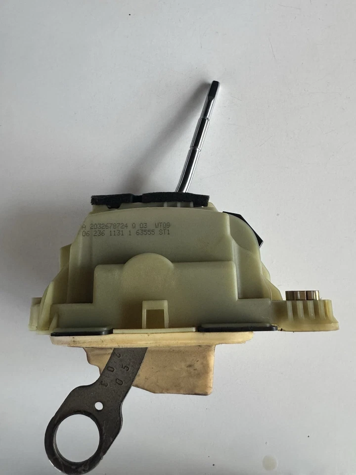 03-09 Mercedes W203 C230 C320 Floor Gear Shifter Selector Assembly A2032678724 - Image 1 of 4