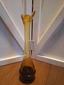 Canton Glas Bernstein 3 Finger geschwungene Knospe Vase mit appliziertem schwarzem Boden MCM 9" - Bild 1 von 13