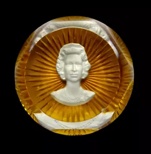 Kugel -beschwerer Brief- Kristall Baccarat - Queen Elisabeth - Datum 1977 - Bild 1 von 14