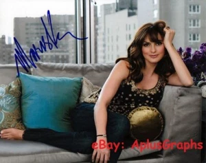 MARISKA HARGITAY... Barefoot Beauty (SVU) SIGNED - Picture 1 of 1