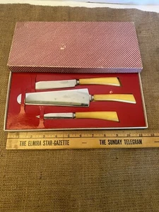 Set coltelli vintage 3 pezzi nuovi con scatola Burns Mfg Syracuse NY manici leggeri da forno LA - Foto 1 di 9