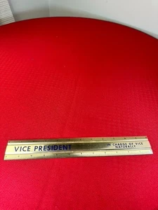 De Colección Vice Tono Dorado Metal Presidente Regla Mordaza Regalo Oficina Decoración Humor Divertido - Imagen 1 de 5
