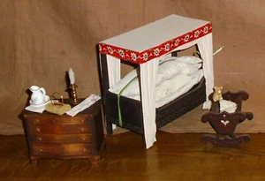 ausgefallene Möbel Himmelbett, Wiege, Kommode älter, selten ,Miniatur 1:12- - Bild 1 von 8