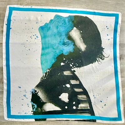 Bufanda Intrend PennyBlack 100 % seda turquesa y blanco con estampado de silueta Foto 1 de 4