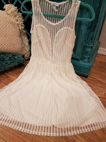 Foto 1 di 4