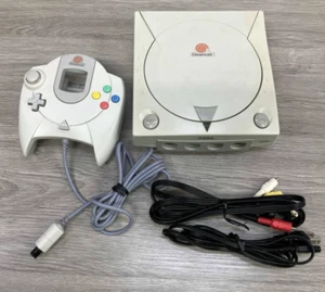 SEGA Dreamcast Console White HKT-3000 Console Controller 100V TV Game - Picture 1 of 4