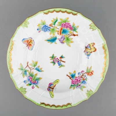 Herend Queen Victoria Rocaille Rim Pasta or Soup Plate #1501/VBO VI. - Image 1 of 3