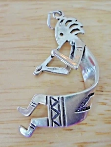 Sterling Silber 37x20mm 5g Kokopelli Fruchtbarkeit Gott Schelm Geschichtenerzähler Charm - Bild 1 von 7