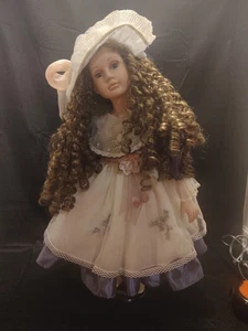 Vintage Porzellanpuppe "Luci" mit schönen langen dunklen Locken  - Bild 1 von 15