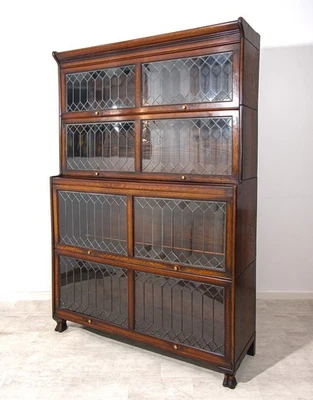 A Fine Early 20th-Century Oak Barrister Bookcase With Leaded Glass Panels - Image 1 of 4