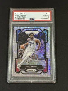 2023-24 Panini Prizm Joel Embiid 22/25 Mojo Prizm #73 Classificato PSA 8 - Foto 1 di 2