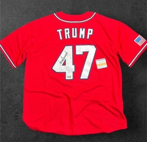 Maglia da baseball firmata Donald Trump autografata #47 bandiera MAGA presidente con certificato di autenticità - Foto 1 di 8