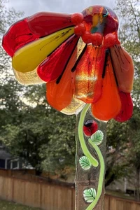 Handgefertigter Garten-Blumenpfahl aus Schmelzglas, original, hübscher Künstler signiert,  - Bild 1 von 19