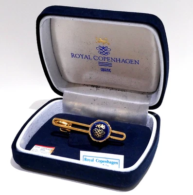 Royal Copenhagen Porcelain SWANK Gold Tone Blue Enamel Tie Clip / Bar 5.5cm - Imagem 1 de 4