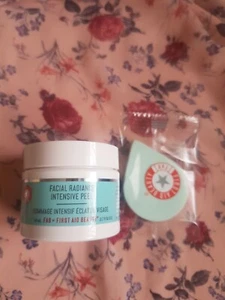 First Aid Beauty Facial Radiance Intensive Peel - Picture 1 of 4