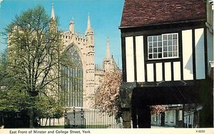 Minister and College Street York England United Kingdom Postcard 1975 - Picture 1 of 2