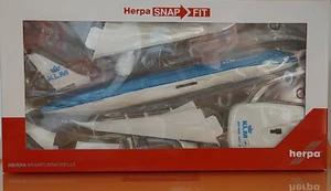 Herpa SnapFit 613583 KLM Boeing 787-9 Dreamliner PH-BHP "Tulp/Tulip" 1:200 NEW! - Picture 1 of 6