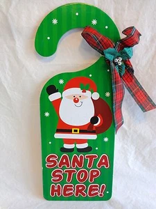 Colgador de perillas para puerta de Navidad Santa parada aquí verde 14" colgante de pared - Imagen 1 de 4