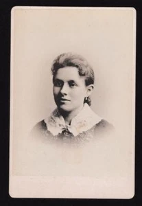 Antigua fotografía de tarjeta de gabinete de mujer de moda Washington DC - Imagen 1 de 2