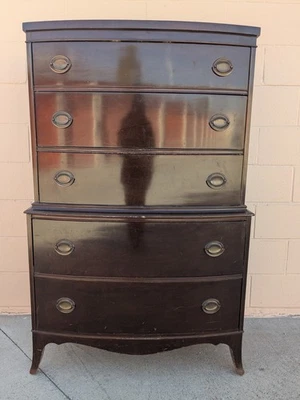 Cómoda Tallboy vintage moderna de madera Regency Foto 1 de 4