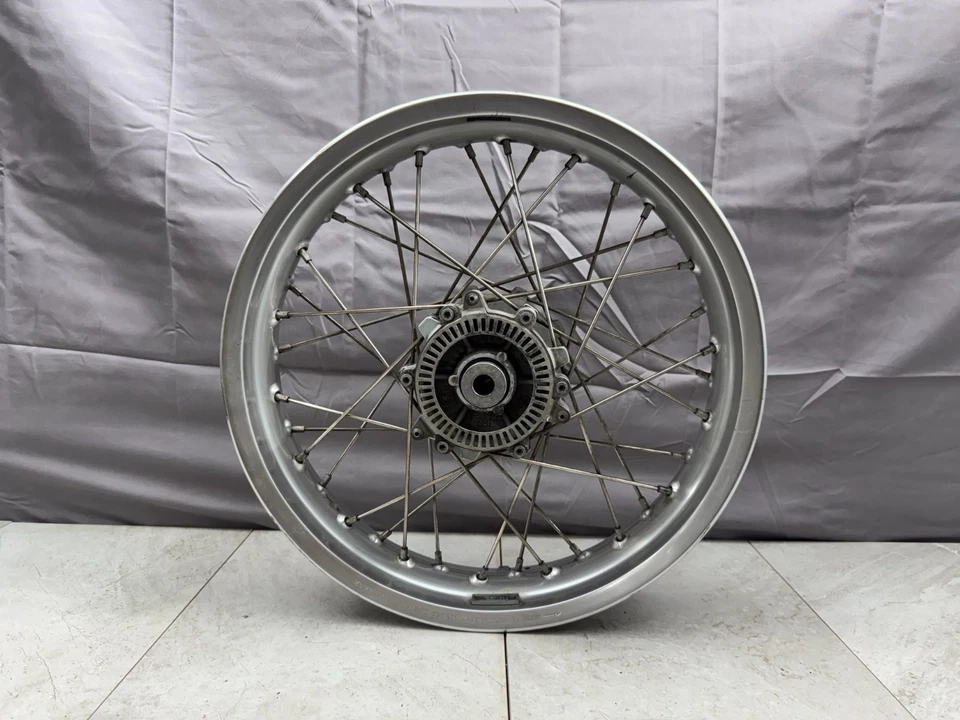 Llanta trasera recta BMW F650 GS F650GS 2003 Dakar 17 x 3,00 Foto 1 de 4