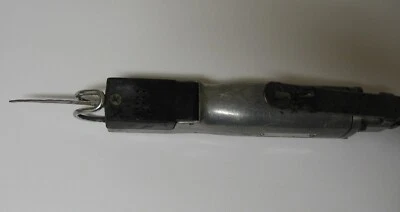 Sierra neumática para herramientas neumáticas recíprocas Chicago con accesorio giratorio Dynabrade Foto 1 de 4