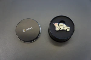 NIB Genuine SMART Fortwo x Jeremy Scott USB Flash Drive Memory Stick 8GB Storage - Afbeelding 1 van 6
