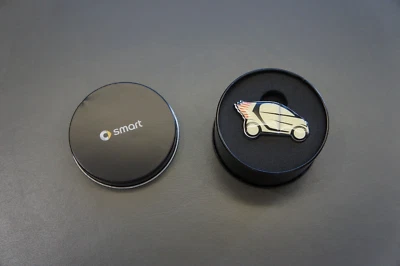 NIB Genuine SMART Fortwo x Jeremy Scott USB Flash Drive Memory Stick 8GB Storage - Image 1 of 4