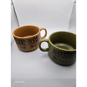 Vintage Steinzeug Suppentassen mit den Worten "SOUP" und "CRACKERS" geprägt. - Bild 1 von 3