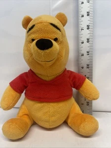Vintage Maglione Disney Just Play Classic Pooh 7" Peluche Seduto Winnie the Pooh Rosso - Foto 1 di 6