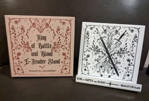 Bookish Book Box King of Battle and Blood E-Reader Stand - Zdjęcie 1 z 2