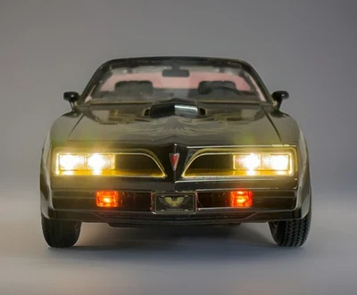 Pontiac 1977 transmisión automática Smokey & The Bandit luz LED de trabajo Bert Reynolds 1/18 Foto 1 de 4