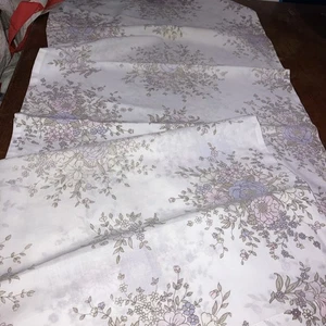 Vintage Pillowcases x 2, Floral Cottage Style White & Lilac 47cm X 70cm - Picture 1 of 4
