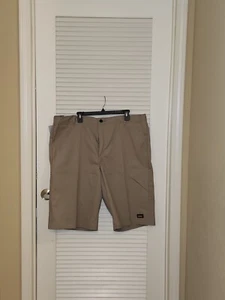 Dickies Men's Essential Work Shorts Khaki 13" Inseam Size 42New NWT - Picture 1 of 5